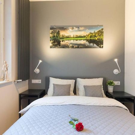 Cozy Apartment With Garden Prestigious Location Krakow Ngoại thất bức ảnh