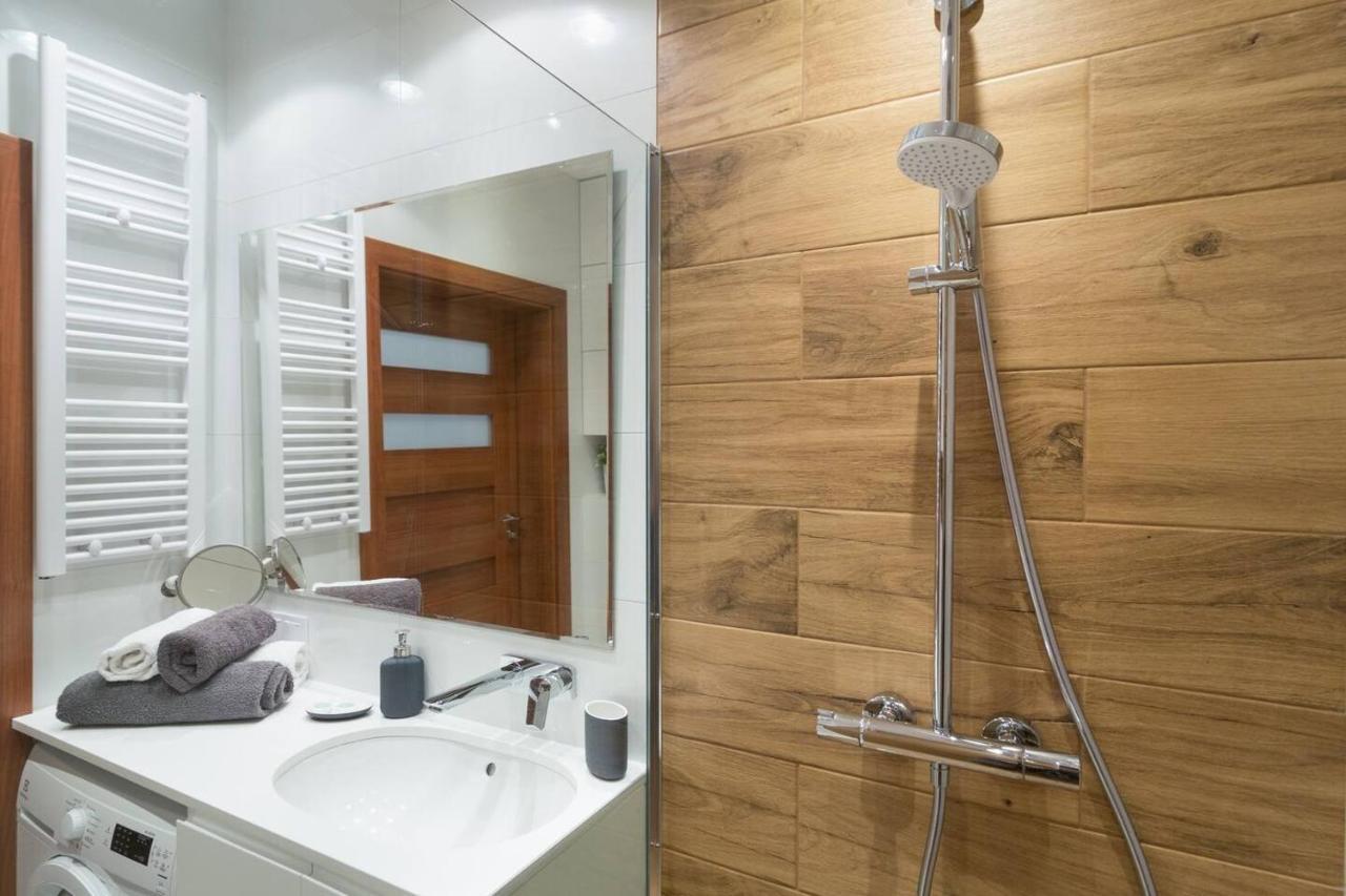 Cozy Apartment With Garden Prestigious Location Krakow Ngoại thất bức ảnh