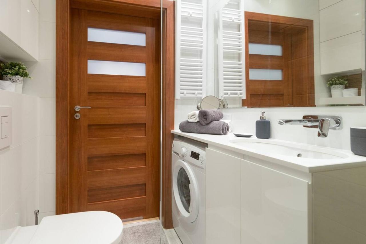 Cozy Apartment With Garden Prestigious Location Krakow Ngoại thất bức ảnh